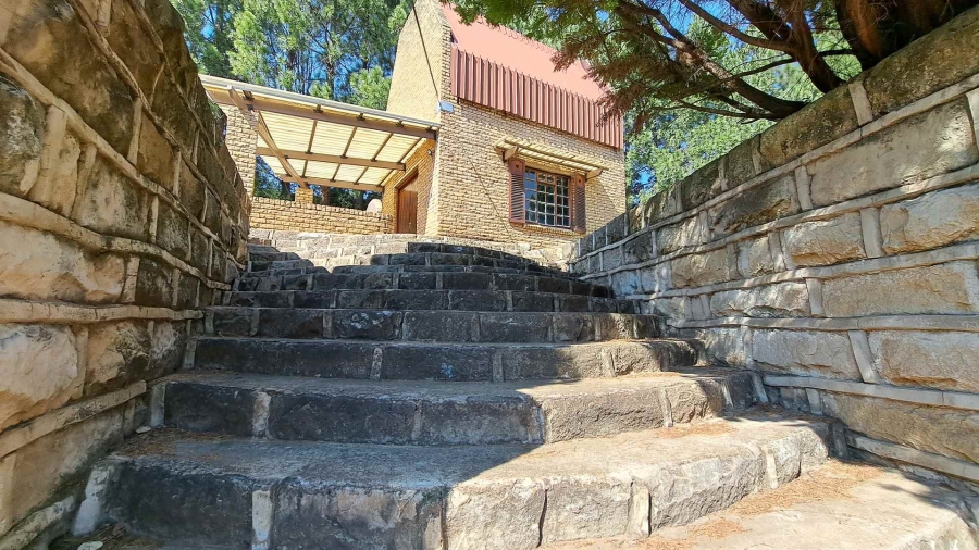8 Bedroom Property for Sale in Clarens Free State